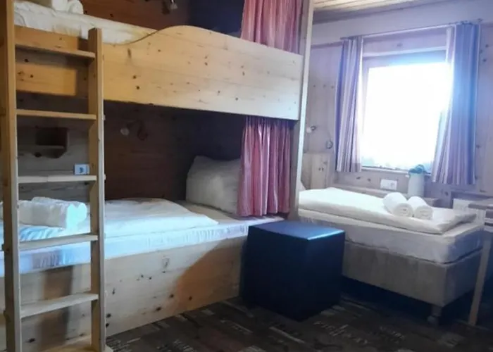 לינה וארוחת בוקר Auhof